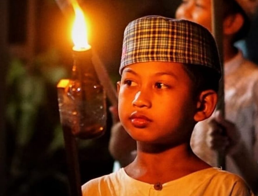 MENYALAKAN SEMANGAT UKHUWAH