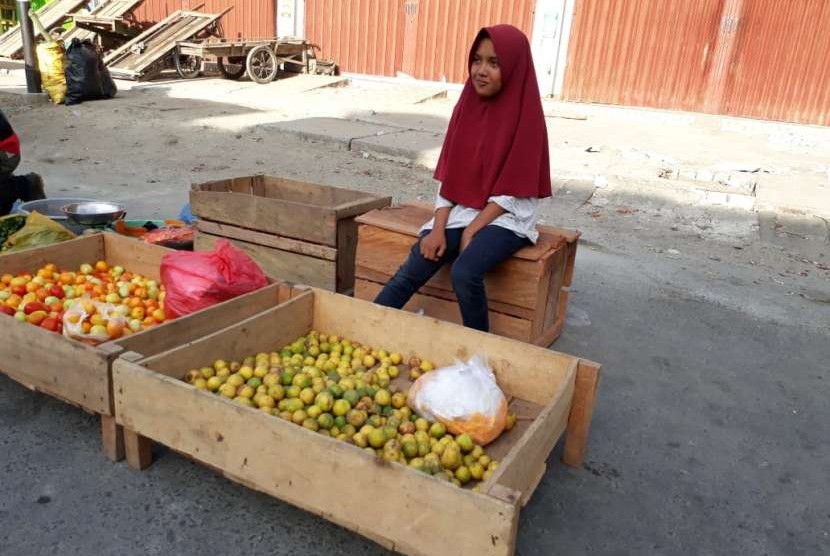 MENGAJARKAN ANAK BERDAGANG