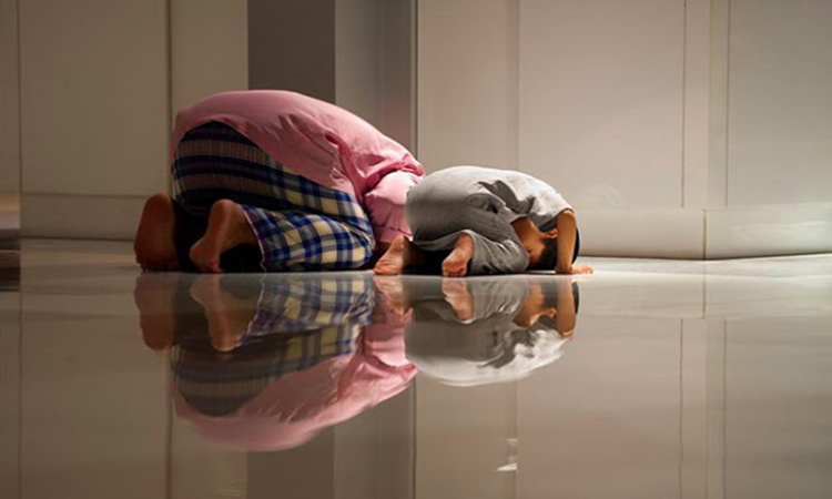 MENGAJARKAN ANAK SHOLAT