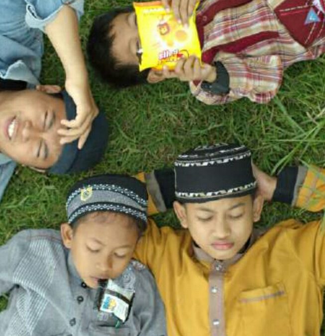MENJADI SAHABAT YATIM